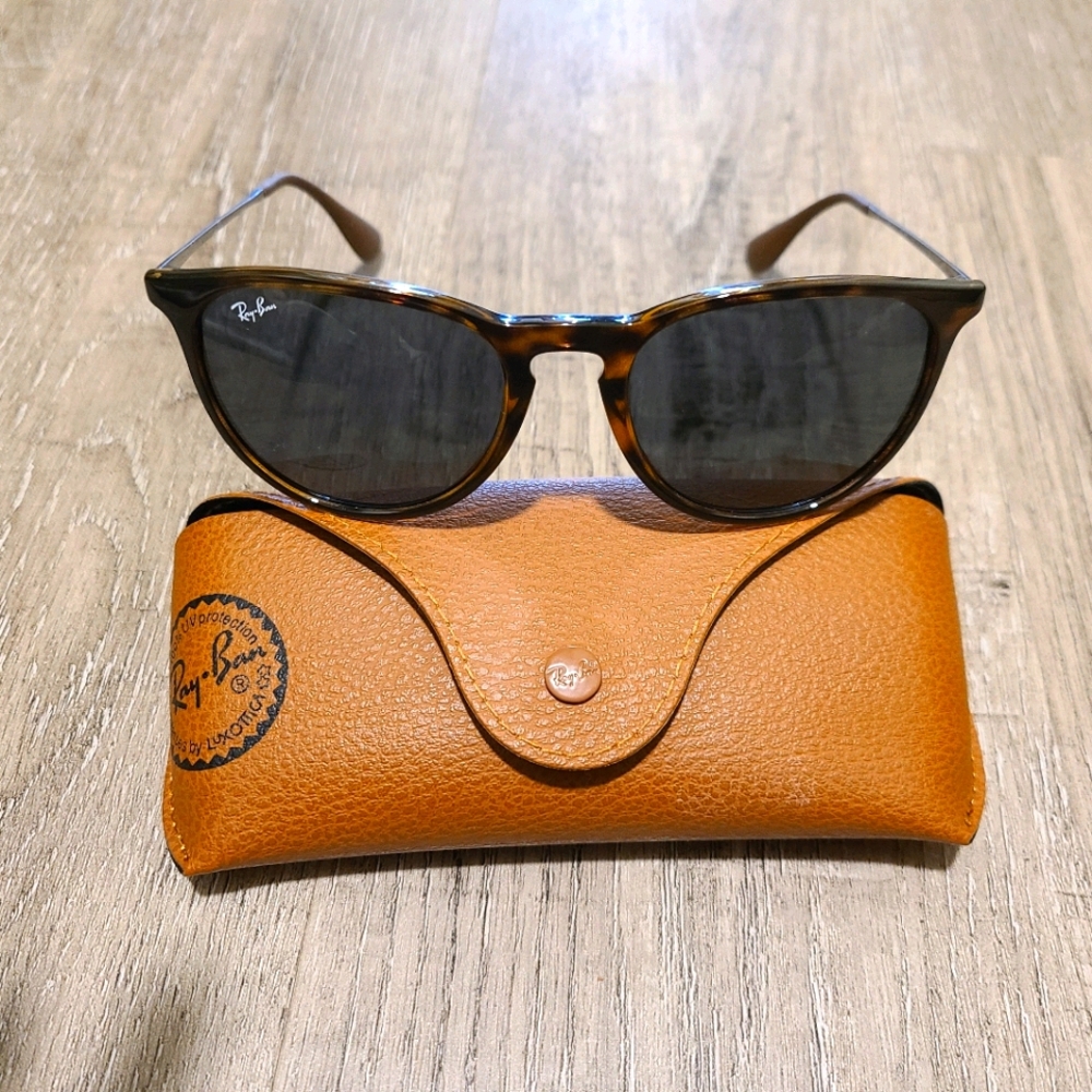 Ray-Ban ERIKA CLASSIC in tortoise with green lens